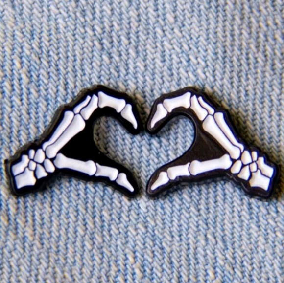 💀 Skeleton Heart Hands Pin Set - Picture 2 of 5